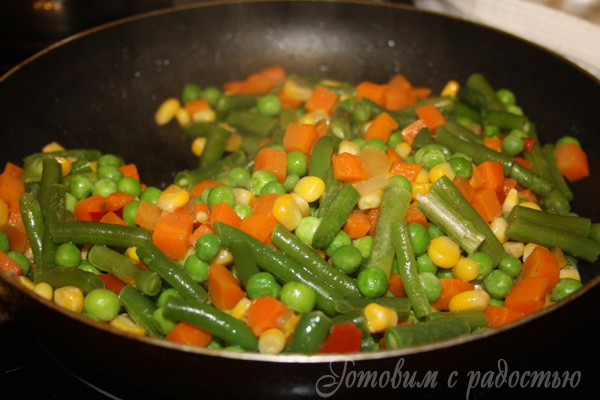 Салат из замороженных овощей (овощной смеси). Шаг 2