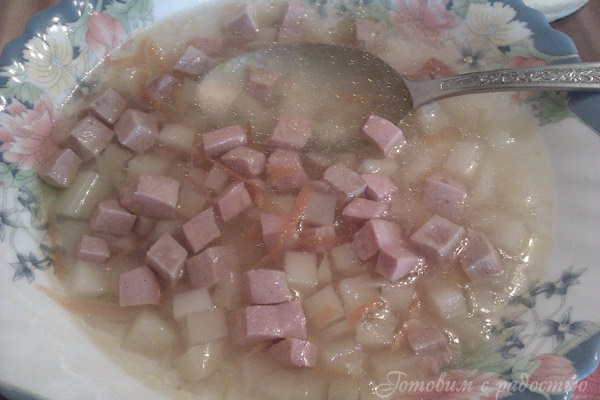 Суп с колбасой и картошкой. Шаг 6